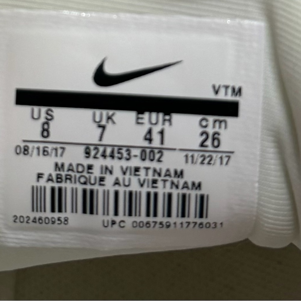 All-White Athletic Sneakers - Minimal Design AIR VAPORMAX PLUS - Picture 8 of 8